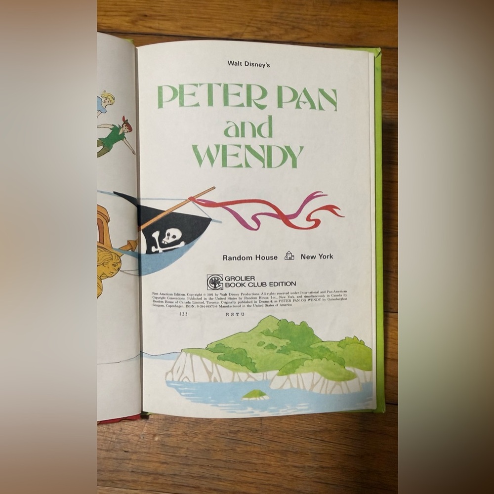 Walt Disney Peter Pan and Wendy Hardcover Kids Book - Green - Picture 2 of 3
